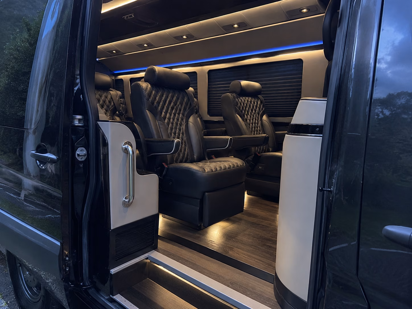 find the perfect transportation for your next airport transfer 2